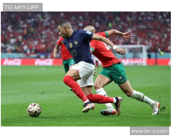 璀璨星光闪耀绿茵场欧冠足球明星海报展现激情与荣耀