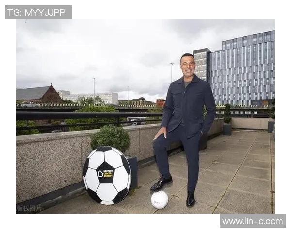 荷兰足球传奇人物回顾:曾经的明星如何影响世界足球发展 荷兰足球传奇人物回顾:曾经的明星如何影响世界足球发展