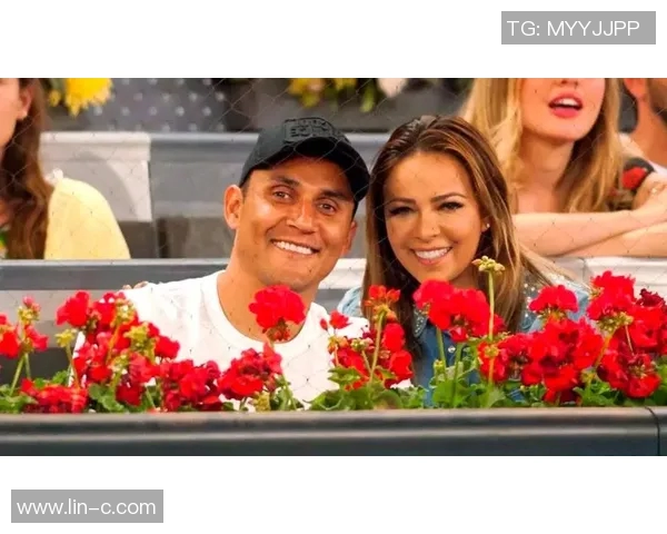 足球明星与女模的浪漫故事揭示了光鲜背后的真实情感与生活挑战 足球明星与女模的浪漫故事揭示了光鲜背后的真实情感与生活挑战