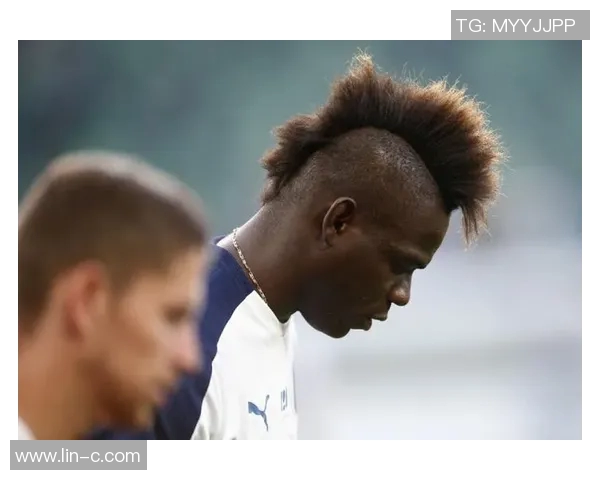 个性发型与足球明星女性的魅力碰撞展现独特风格与自信气质