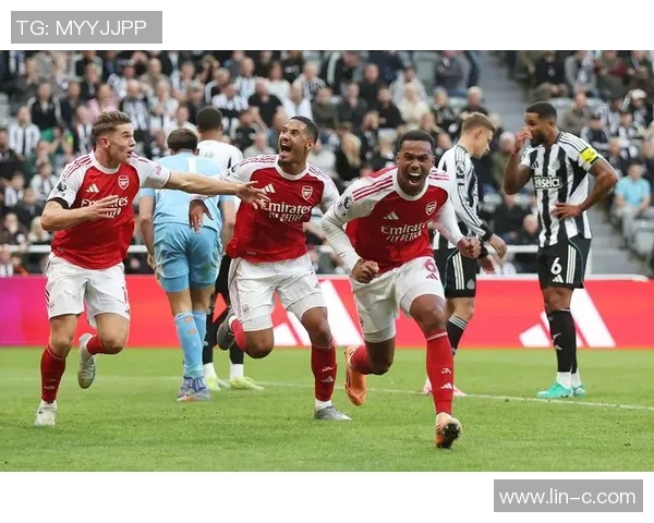 亚洲足球巨星排行榜揭晓前三名明星球员的辉煌成就与影响力分析 亚洲足球巨星排行榜揭晓前三名明星球员的辉煌成就与影响力分析